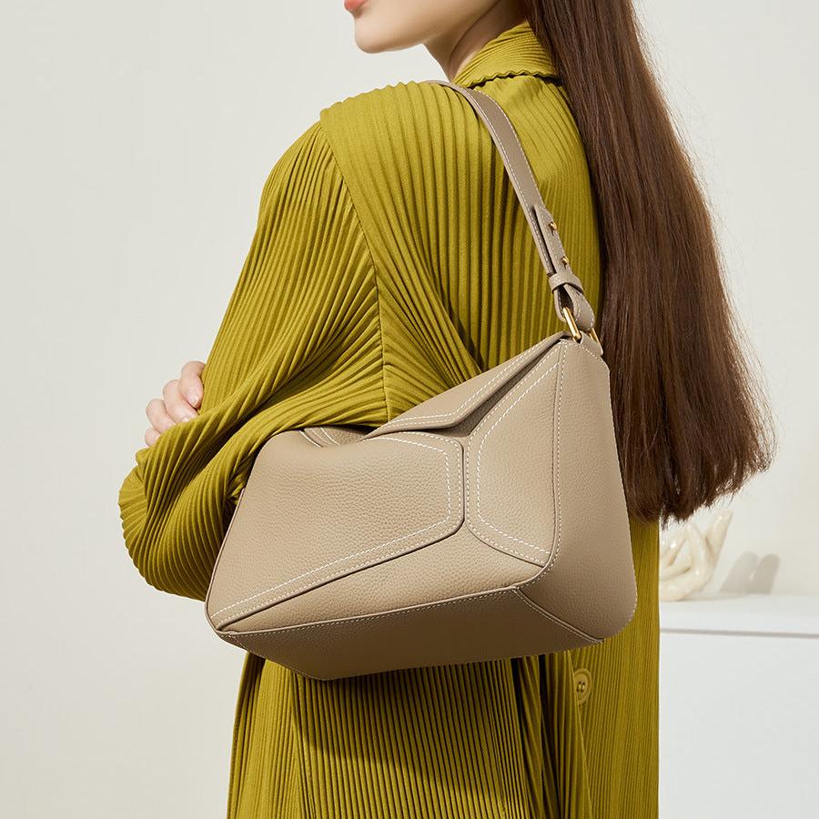 Elegant Soft Leather Shoulder Bag: Chic Crossbody Purse for Women