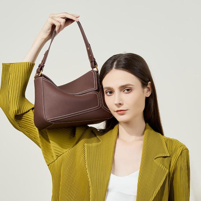 Elegant Soft Leather Shoulder Bag: Chic Crossbody Purse for Women
