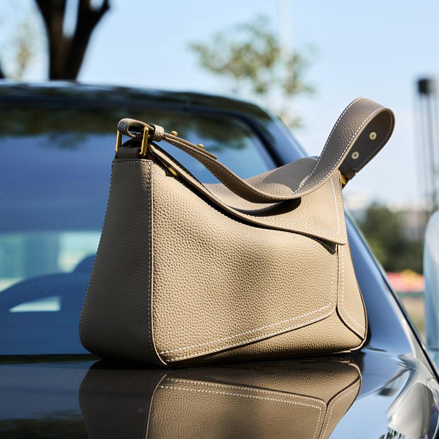 Elegant Soft Leather Shoulder Bag: Chic Crossbody Purse for Women