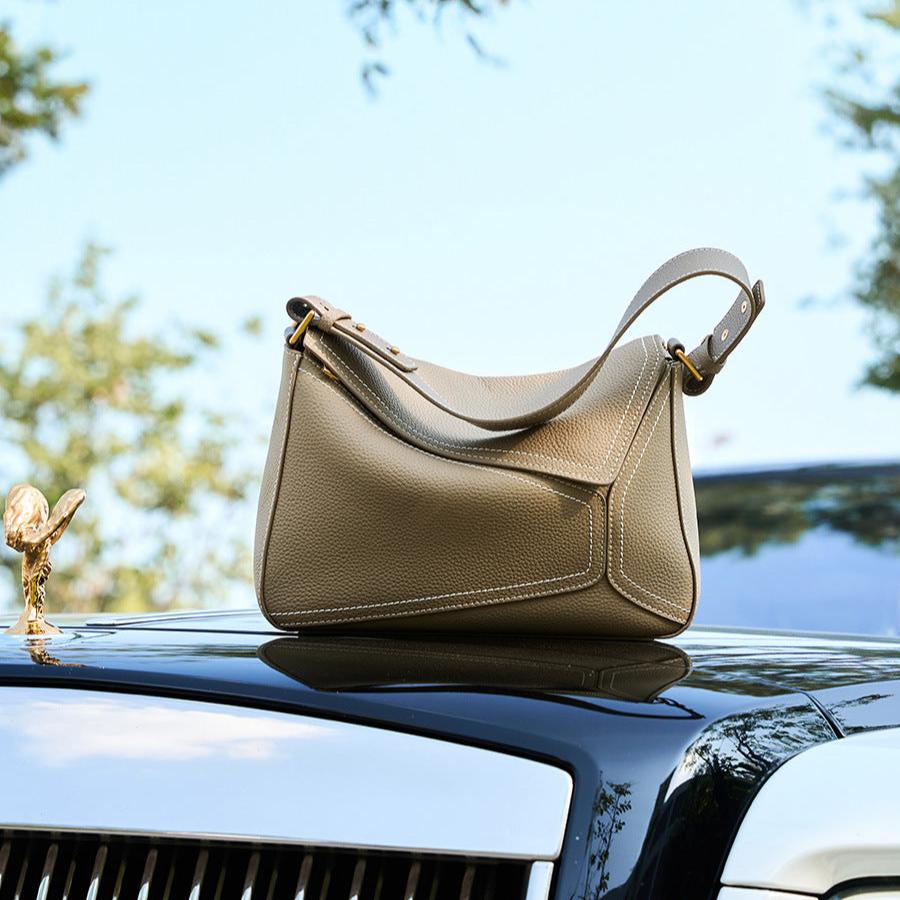 Elegant Soft Leather Shoulder Bag: Chic Crossbody Purse for Women