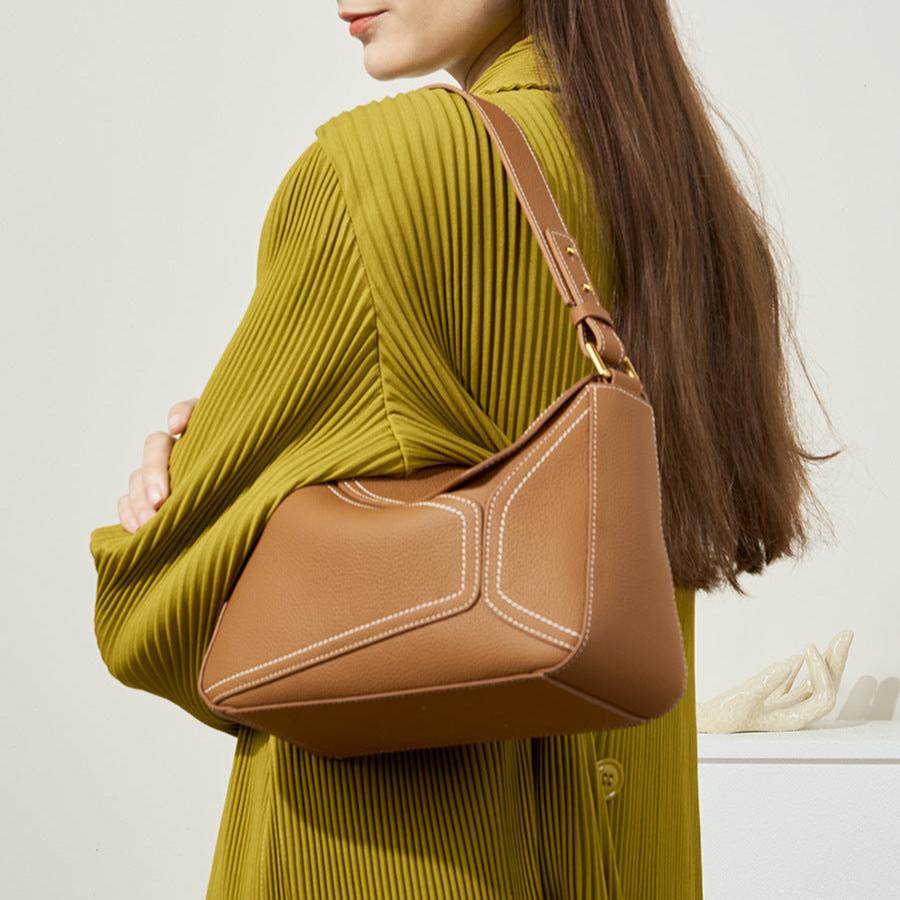 Elegant Soft Leather Shoulder Bag: Chic Crossbody Purse for Women
