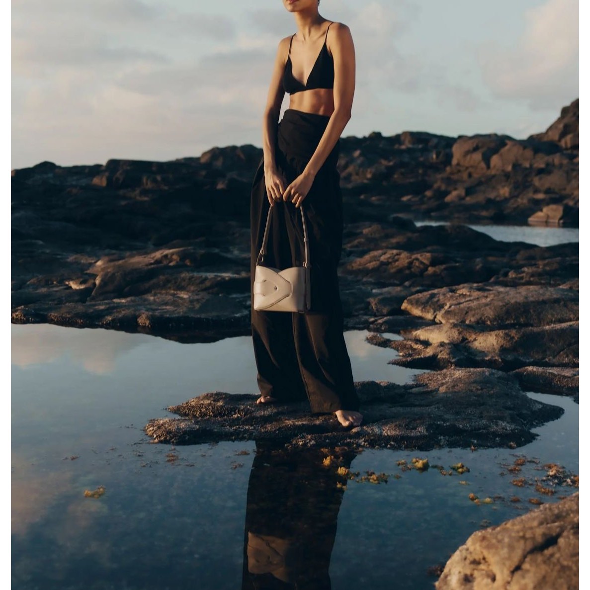 Fiorenza Seraphina Elegant Premium Italian Leather Magnetic Handbag