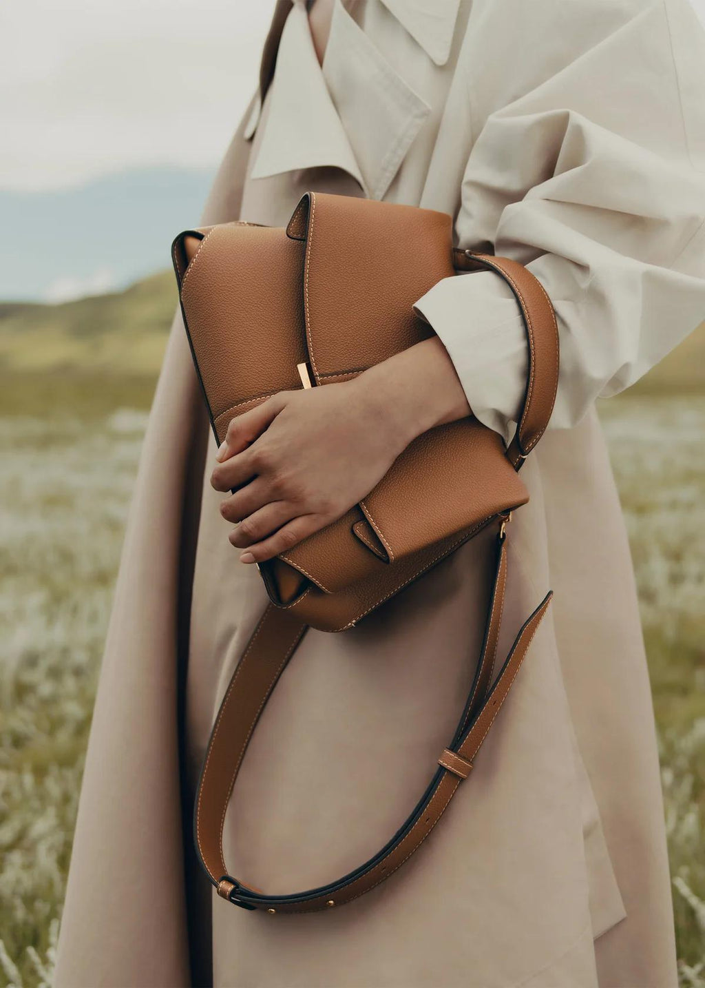 Sora Handbag Ebony