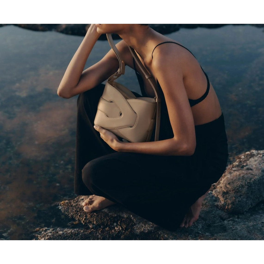 Fiorenza Seraphina Elegant Premium Italian Leather Magnetic Handbag